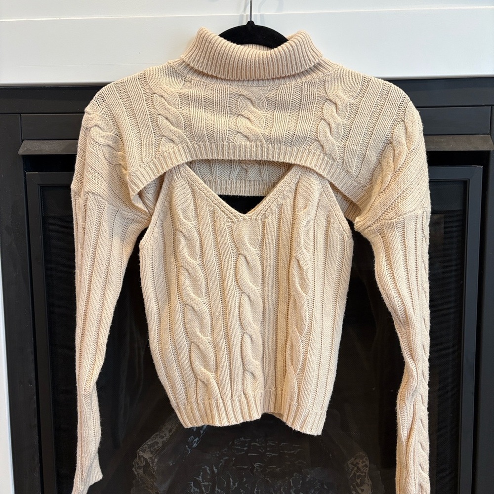 π₯4/$20 SHEIN Cream Cable Knit Turtleneck Cut Out Sweater